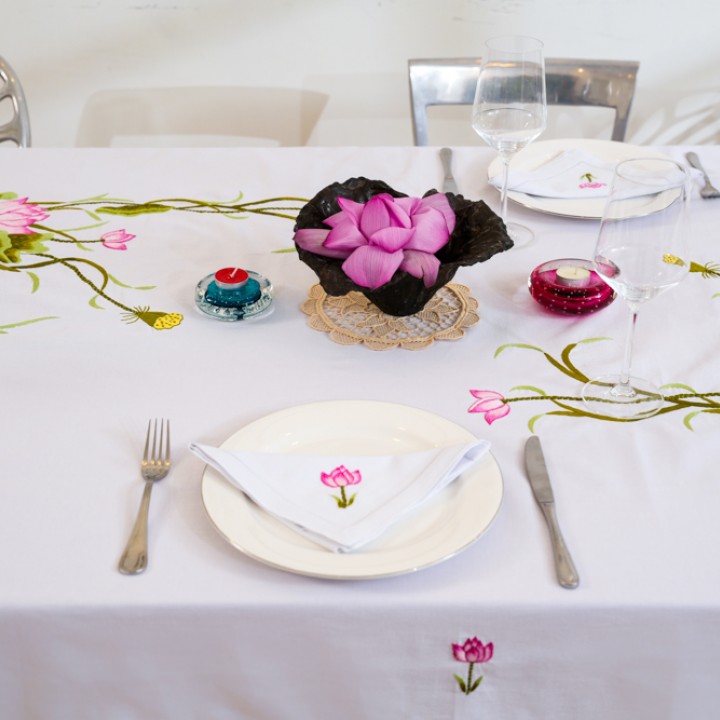 Rectangle pink lotus pond embroidery table cloth 200x150cm - include 8 napkins